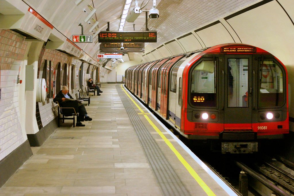 A London Underground platform with a train at Lancaster Gate station