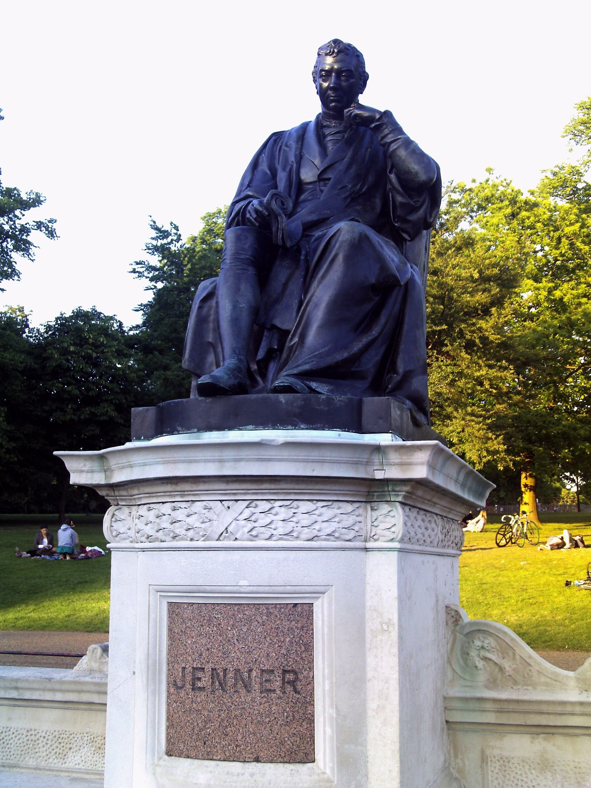 Statue of the physician Edward Jenner